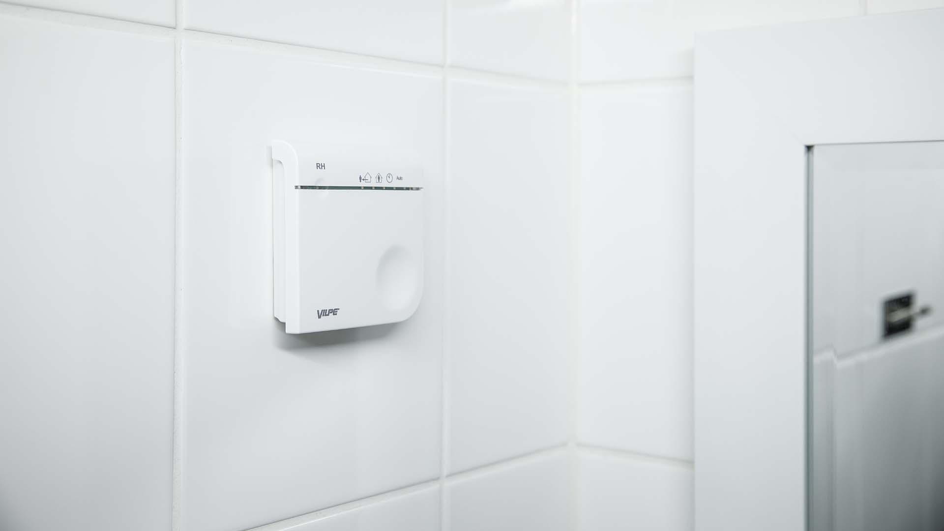 ECo Ideal Ideal Wireless -järjestelmän kosteusanturi havaitsee, milloin kosteustaso on noussut esimerkiksi kylpyhuoneessa.