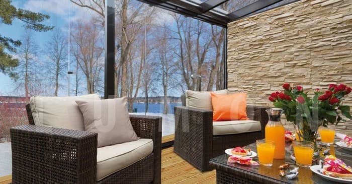 Lasitetulla parvekkeella ja terassilla on jo kesä!