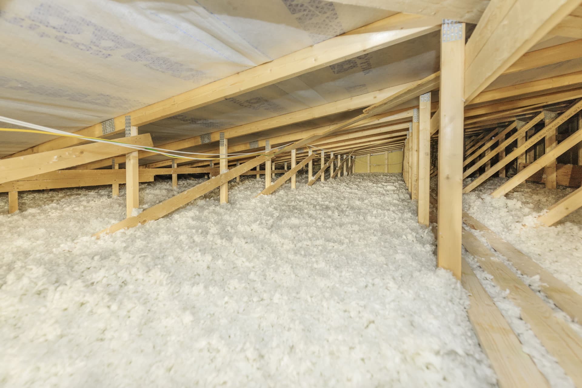 Yläpohjan lisäeristys säästää lämmityskuluissa