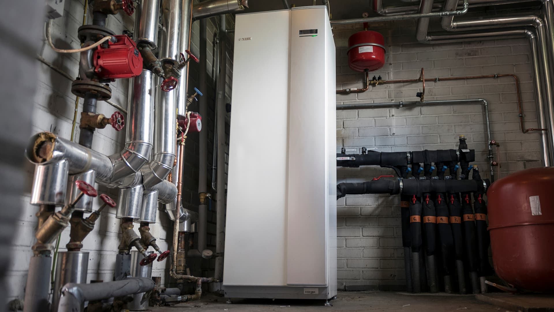 Näin maalämpöön siirtyminen parantaa taloyhtiön kassavirtaa