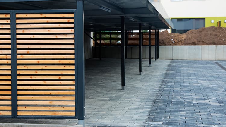 Onko autopaikan haltijan osallistuttava katoksen remonttikustannuksiin?