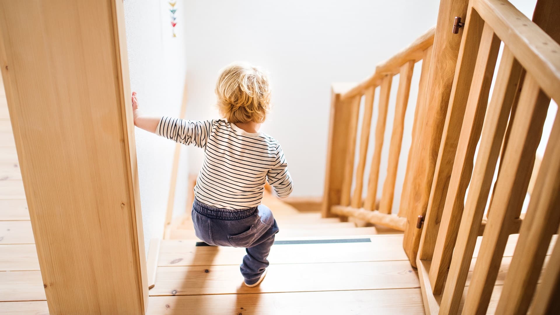 Näin toteutat turvallisen kulun portaisiin - katso projektin toteutus ja hinta