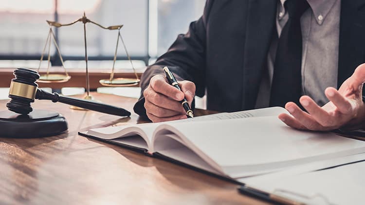 Lakimiehelle jätettyjä kysymyksiä ja vastauksia taloyhtiön yhtiökokouksesta