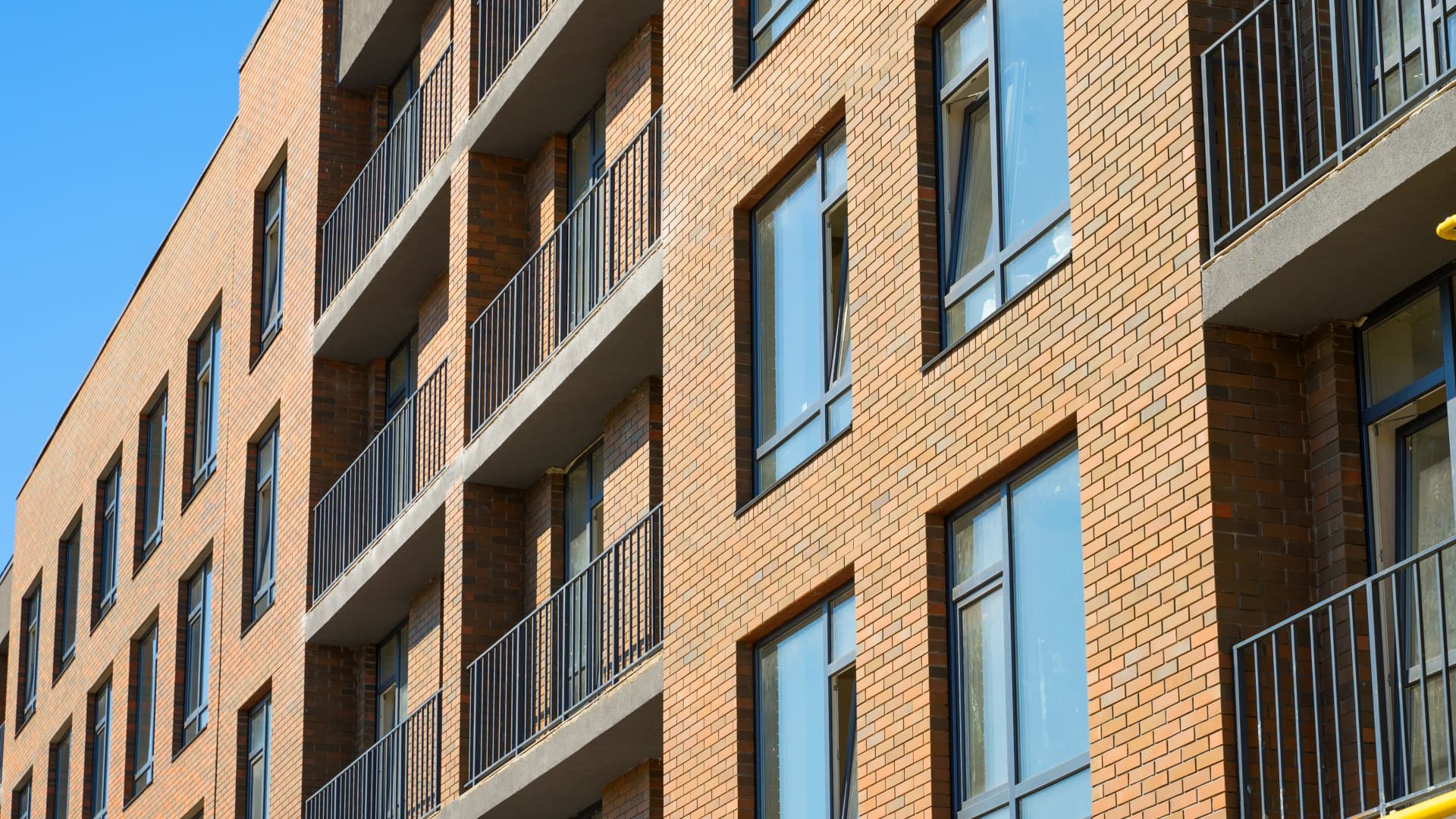 Ennaltaehkäiseminen säästää rahaa: säilytä julkisivu teknisesti kunnossa ja esteettisesti siistinä