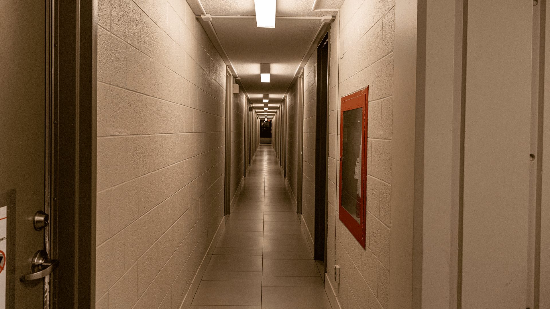 <p data-block-key="udtgd">Taloyhtiön arjen turvallisuus koostuu pienistä teoista – lumenpudotuksesta valaistukseen ja paloturvallisuuden varmistamiseen. (Kuva Adobe Stock)</p>